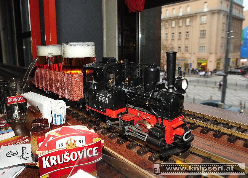 2013.11.01 Lokal Vytopna Restaurant mit LGB-Bahn Servierung (11)